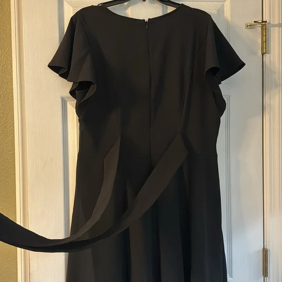 Lane Bryant V-Neck Flutter Short Sleeve Zip Up Tie Around the Waist Black Skirt - Picture 7 of 10